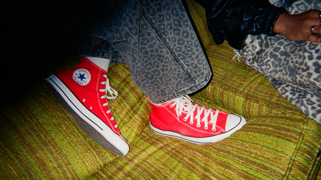 Converse mağazalarından ve www.converse.com.tr’den tek seferde yapılacak peşin veya taksitli 4.000 TL ve üzeri alışverişe 500 TL, World Pay ile ödemeye ek 250 TL, toplamda 750 TL'ye varan Worldpuan!